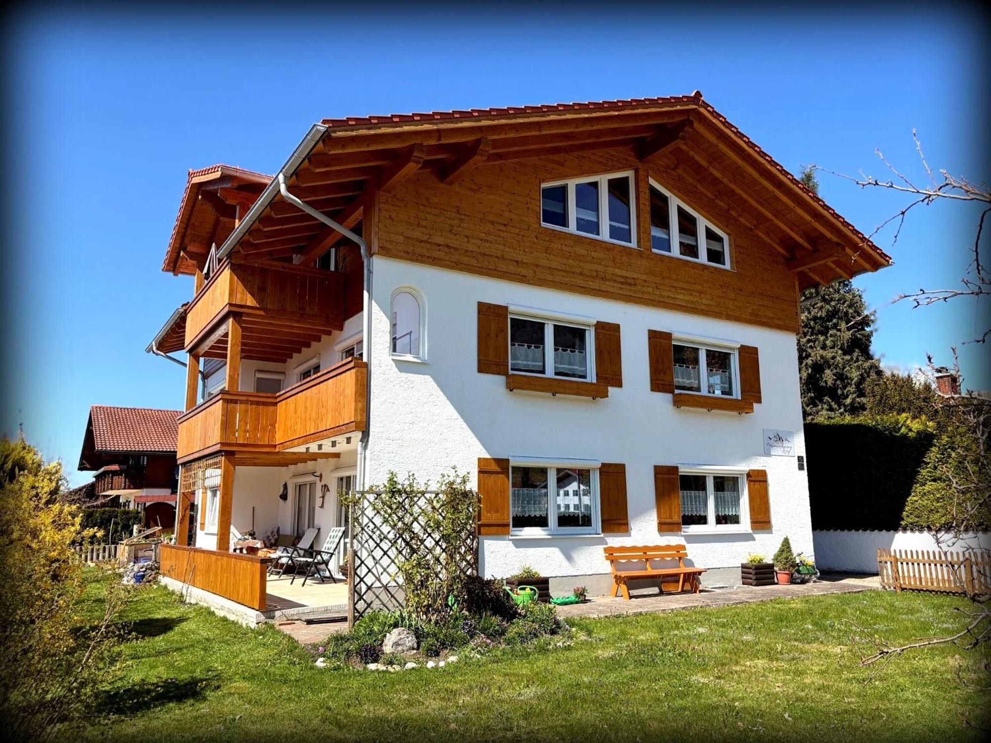 23 Neu Erbaute Ferienwohnung Mit Schloss- Und Panoramablick Halblech Exterior photo